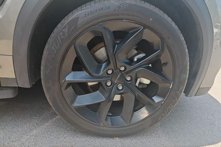 Used Lynk & Co 05 2022 2.0TD Four-Wheel Drive Dynamic Halo Right Front Wheel Hub