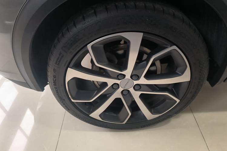 Used Lynk & Co 05 2022 2.0TD Four-Wheel Drive Dynamic Halo Right Rear Wheel Hub