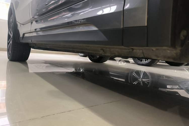 Used Lynk & Co 05 2022 2.0TD Four-Wheel Drive Dynamic Halo Right Side Sill