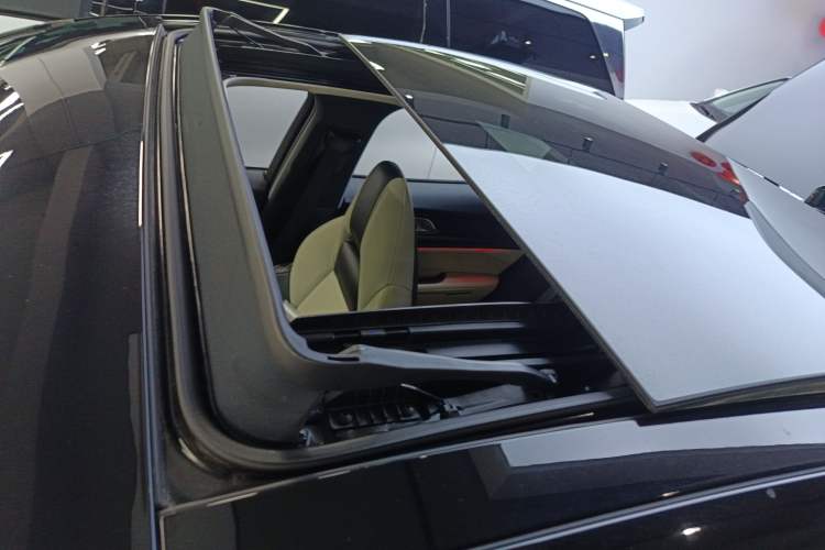 Used Lynk & Co 05 2022 2.0T Two-Wheel Drive Shine Halo Roof