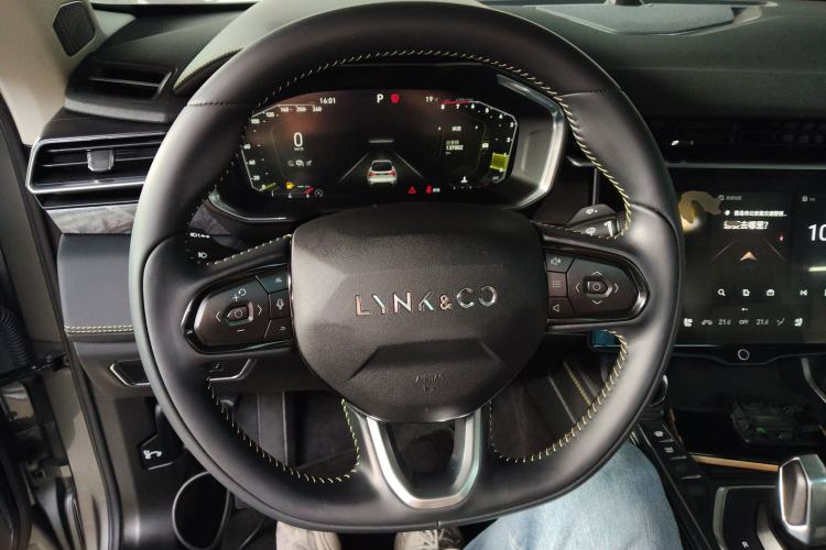 Used Lynk & Co 05 2022 2.0TD Two-Wheel Drive Zhaoyang Plus Steering Wheel