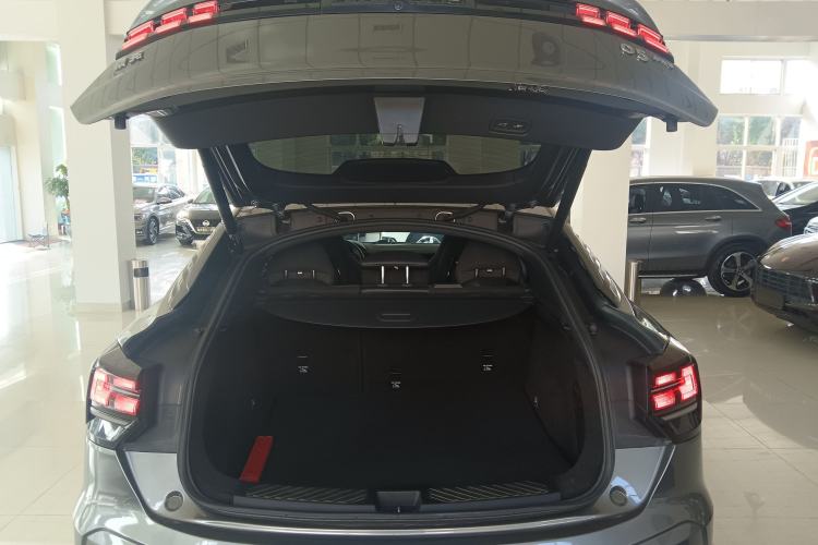 Used Lynk & Co 05 2022 2.0TD Four-Wheel Drive Dynamic Halo Trunk
