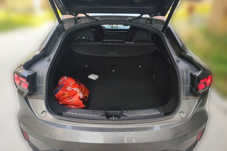 Used Lynk & Co 05 2022 2.0TD Four-Wheel Drive Dynamic Halo Trunk