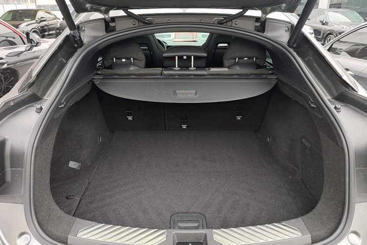 Used Lynk & Co 05 2022 2.0TD Four-Wheel Drive Dynamic Halo Trunk