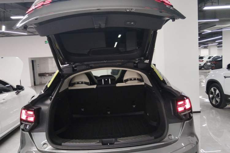 Used Lynk & Co 05 2022 2.0T Two-Wheel Drive Shine Halo Trunk