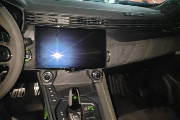 Used Lynk & Co 05 2022 05+ 2.0TD Automatic Performance Package Audio And AC Panel