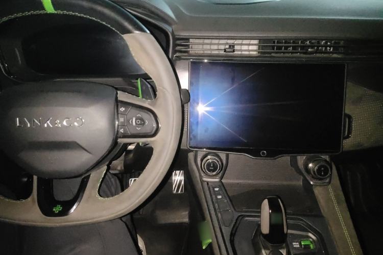 Used Lynk & Co 05 2022 05+ 2.0TD Automatic Performance Package Center Console