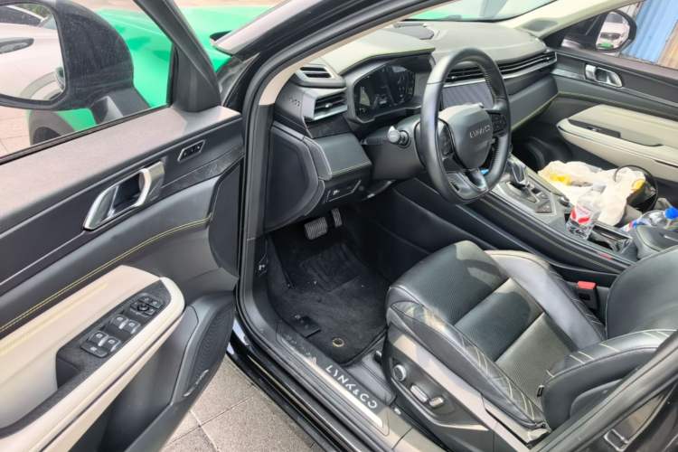 Used Lynk & Co 05 2022 2.0T Two-Wheel Drive Shine Halo Driver Seat