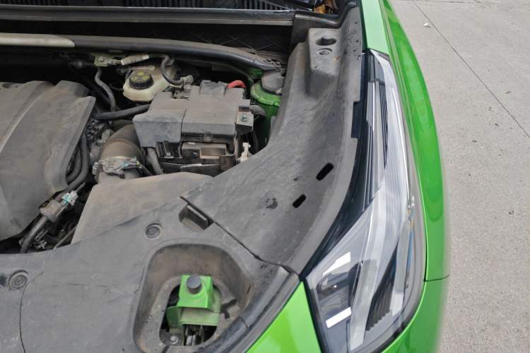 Used Lynk & Co 05 2022 05+ 2.0TD Automatic Performance Package Engine Bay Left