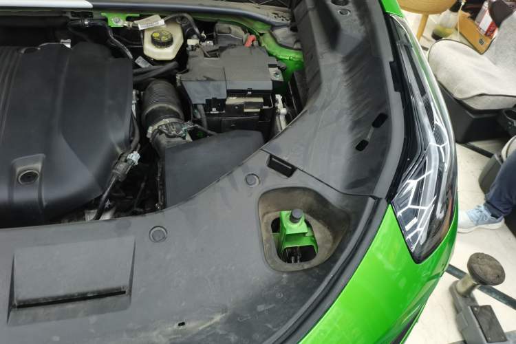 Used Lynk & Co 05 2022 05+ 2.0TD Automatic Exploration Edition Engine Bay Left