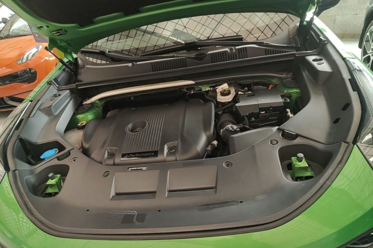 Used Lynk & Co 05 2022 05+ 2.0TD Automatic Performance Package Engine Bay