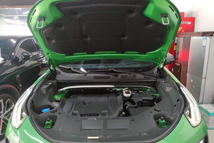 Used Lynk & Co 05 2022 05+ 2.0TD Automatic Exploration Edition Engine Bay