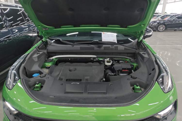 Used Lynk & Co 05 2022 05+ 2.0TD Automatic Exploration Edition Engine Bay