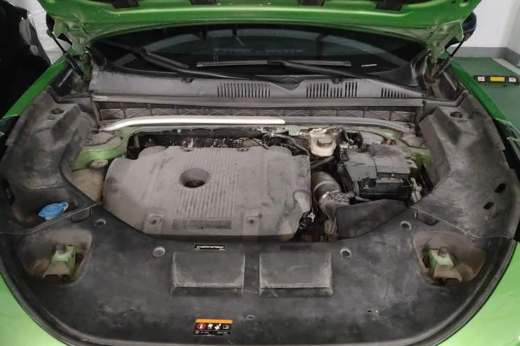 Used Lynk & Co 05 2022 05+ 2.0TD Automatic Performance Package Engine Bay