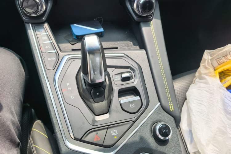 Used Lynk & Co 05 2022 2.0T Two-Wheel Drive Shine Halo Gear Lever