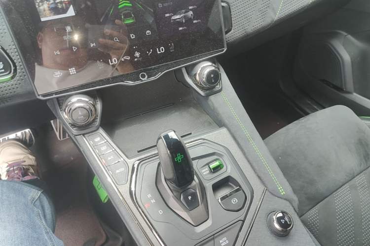 Used Lynk & Co 05 2022 05+ 2.0TD Automatic Exploration Edition Gear Lever