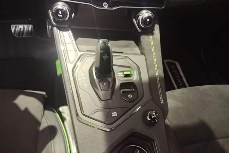 Used Lynk & Co 05 2022 05+ 2.0TD Automatic Performance Package Gear Lever