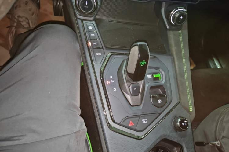 Used Lynk & Co 05 2022 05+ 2.0TD Automatic Exploration Edition Gear Lever