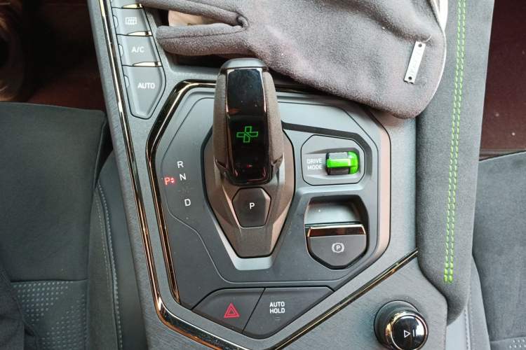 Used Lynk & Co 05 2022 05+ 2.0TD Automatic Exploration Edition Gear Lever