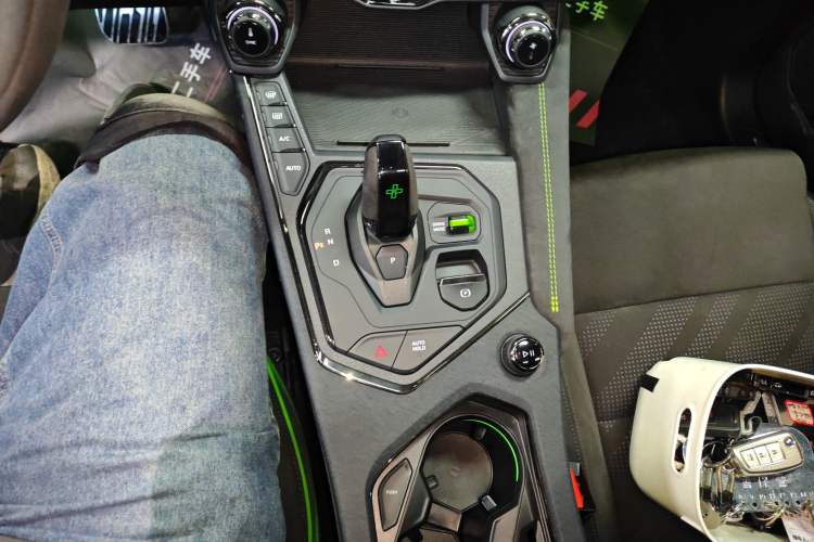 Used Lynk & Co 05 2022 05+ 2.0TD Automatic Exploration Edition Gear Lever