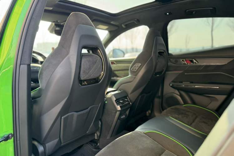 Used Lynk & Co 05 2022 05+ 2.0TD Automatic Performance Package Interior 3