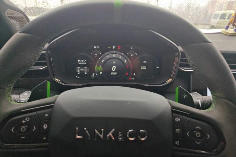 Used Lynk & Co 05 2022 05+ 2.0TD Automatic Performance Package Interior 4