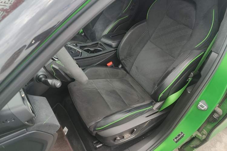 Used Lynk & Co 05 2022 05+ 2.0TD Automatic Exploration Edition Left Front Seat