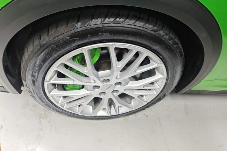 Used Lynk & Co 05 2022 05+ 2.0TD Automatic Exploration Edition Left Front Wheel Hub