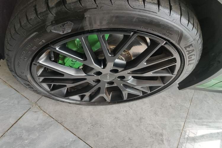 Used Lynk & Co 05 2022 05+ 2.0TD Automatic Performance Package Left Front Wheel Hub