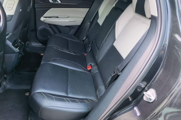 Used Lynk & Co 05 2022 2.0T Two-Wheel Drive Shine Halo Left Rear Seat