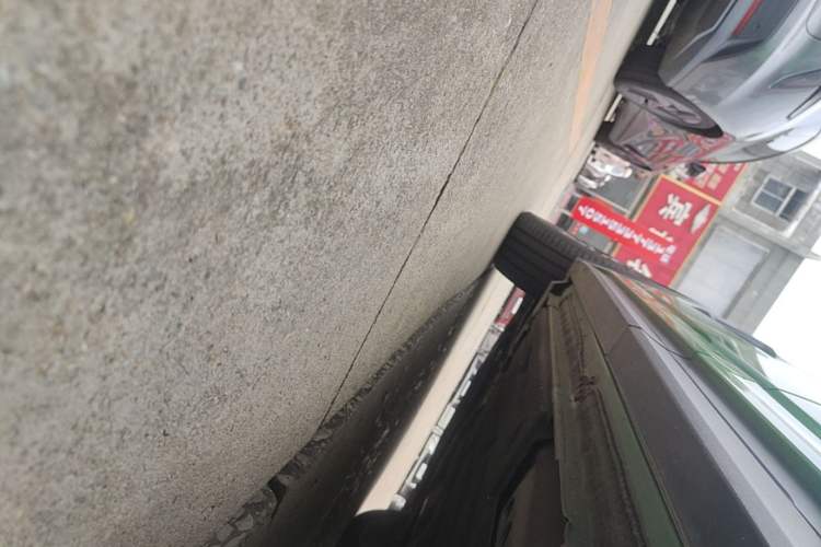 Used Lynk & Co 05 2022 05+ 2.0TD Automatic Exploration Edition Left Side Sill