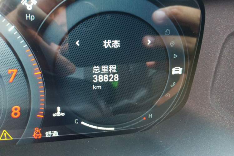 Used Lynk & Co 05 2022 05+ 2.0TD Automatic Exploration Edition Odometer Close Up