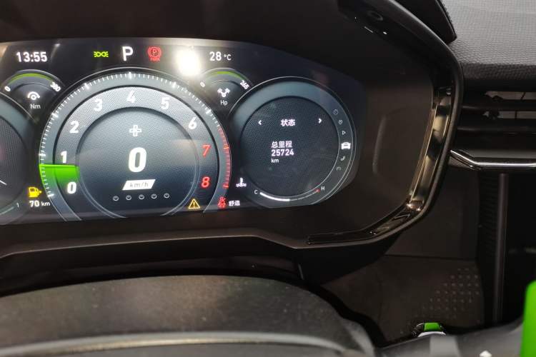Used Lynk & Co 05 2022 05+ 2.0TD Automatic Exploration Edition Odometer Close Up