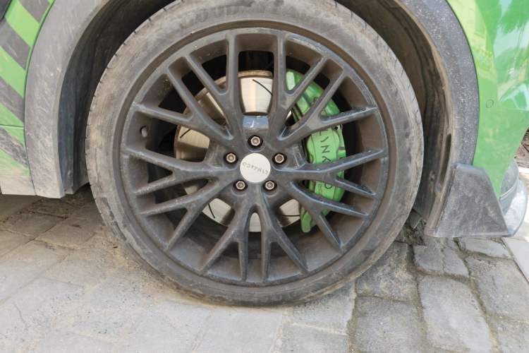 Used Lynk & Co 05 2022 05+ 2.0TD Automatic Performance Package Right Front Wheel Hub