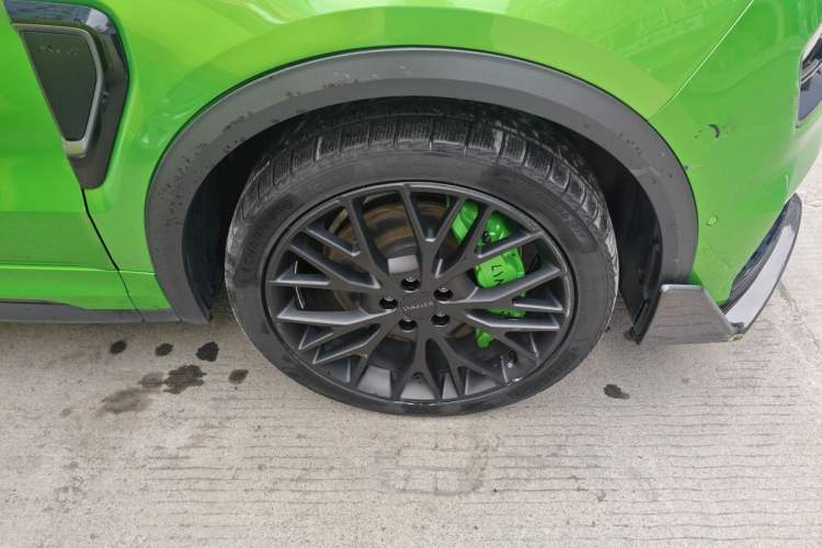 Used Lynk & Co 05 2022 05+ 2.0TD Automatic Performance Package Right Front Wheel Hub