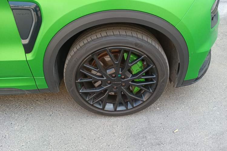 Used Lynk & Co 05 2022 05+ 2.0TD Automatic Exploration Edition Right Front Wheel Hub