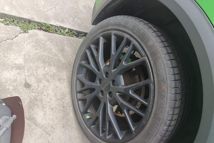 Used Lynk & Co 05 2022 05+ 2.0TD Automatic Exploration Edition Right Rear Wheel Hub
