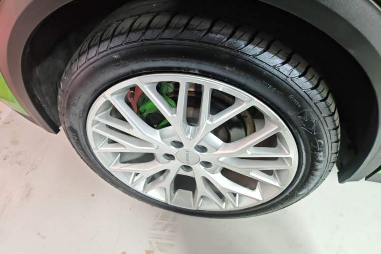 Used Lynk & Co 05 2022 05+ 2.0TD Automatic Exploration Edition Right Rear Wheel Hub