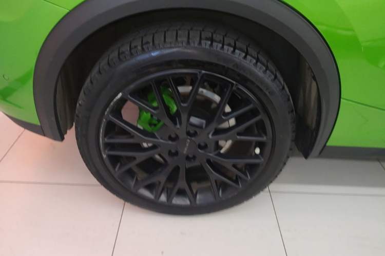 Used Lynk & Co 05 2022 05+ 2.0TD Automatic Exploration Edition Right Rear Wheel Hub