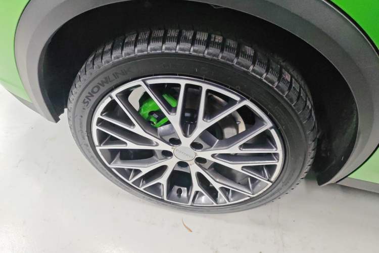 Used Lynk & Co 05 2022 05+ 2.0TD Automatic Exploration Edition Right Rear Wheel Hub