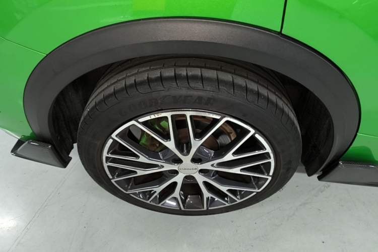 Used Lynk & Co 05 2022 05+ 2.0TD Automatic Performance Package Right Rear Wheel Hub
