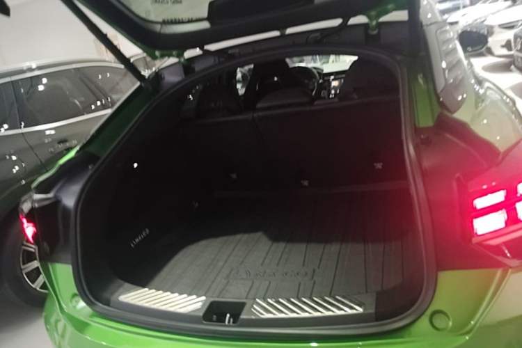Used Lynk & Co 05 2022 05+ 2.0TD Automatic Performance Package Trunk