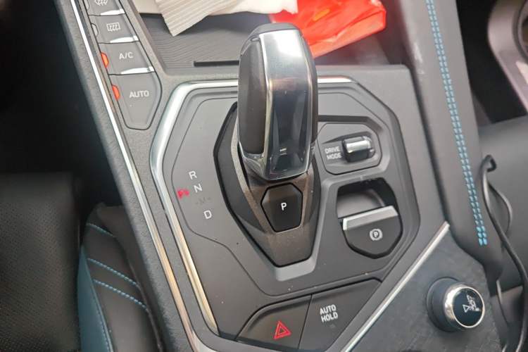Used Lynk & Co 05 2022 2.0T Two-Wheel Drive Shine Halo Gear Lever