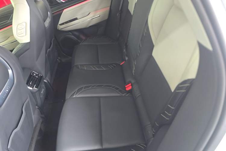 Used Lynk & Co 05 2022 2.0T Two-Wheel Drive Shine Halo Left Rear Seat