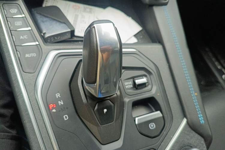 Used Lynk & Co 05 2022 2.0T Two-Wheel Drive Shine Halo Gear Lever