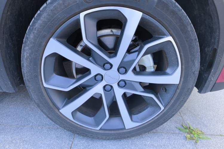 Used Lynk & Co 05 2022 2.0TD Four-Wheel Drive Dynamic Halo Right Front Wheel Hub