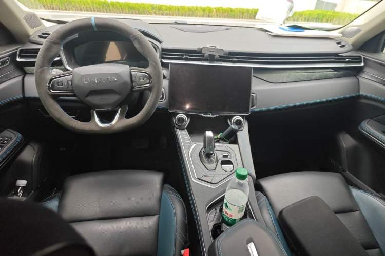 Used Lynk & Co 05 2022 2.0T Two-Wheel Drive Shine Halo Center Console