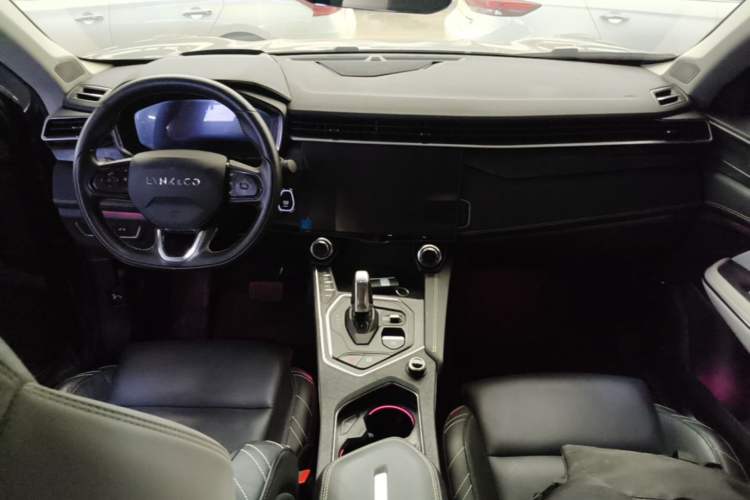 Used Lynk & Co 05 2022 2.0T Two-Wheel Drive Shine Halo Center Console