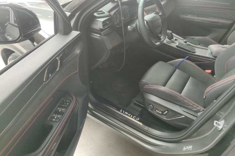 Used Lynk & Co 05 2022 2.0TD Four-Wheel Drive Dynamic Halo Driver Seat