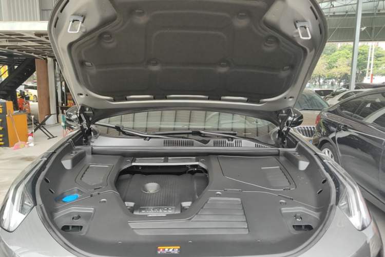 Used Lynk & Co 05 2022 2.0TD Four-Wheel Drive Dynamic Halo Engine Bay